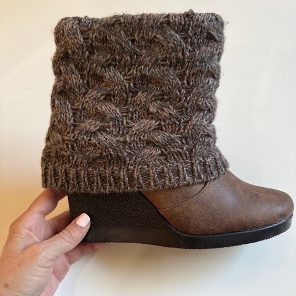 MUK LUKS Women's Sienna Wedge Brown Boots Sock Booties Knit Cuff NWT Size 7 NEW - Picture 2 of 10